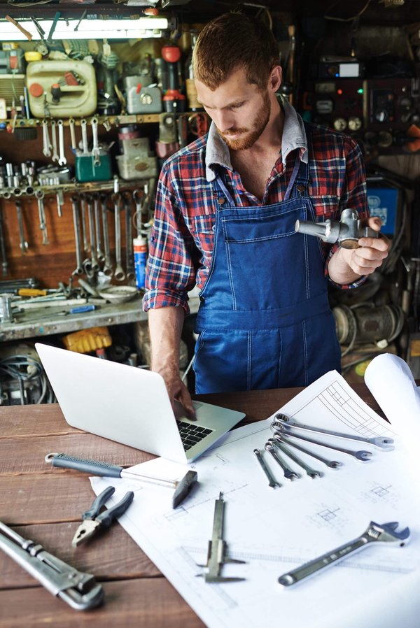 Quelles sont les étapes pour fabriquer un meuble de rangement multifonction en palette ?