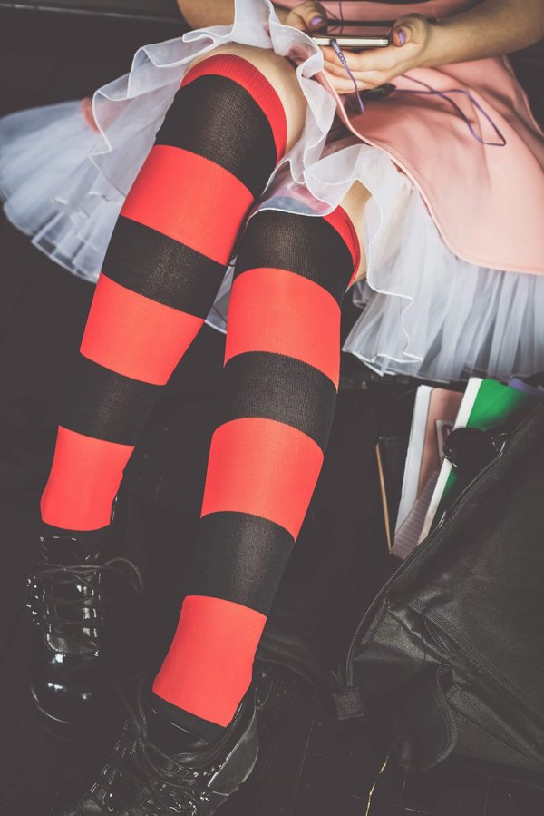 Quelles sont les alternatives aux margelles traditionnelles pour un design moderne de piscine ?